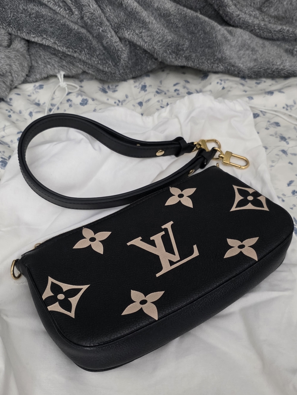 Auth Microchip Louis Vuitton Multi Pochette Accessoires Monogram Empreinte Giant